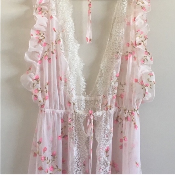 Victoria’s Secret Rosebud Chiffon Flyaway Robe - Picture 1 of 7